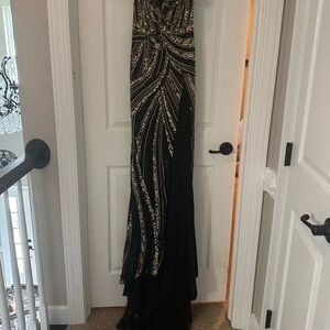 Ashley Lauren 11236 - Sequined High Slit Prom Gown

Size 4. Black and gold.